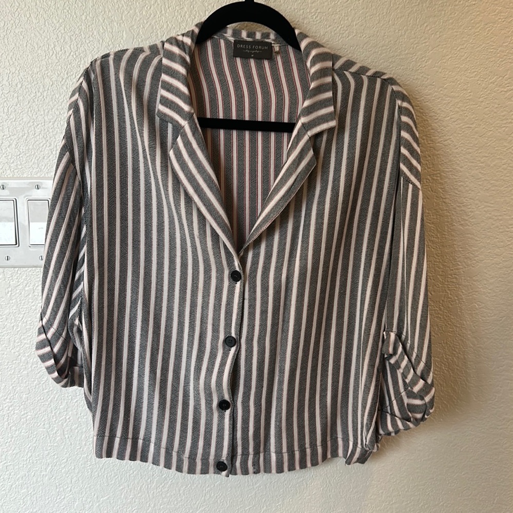 Cropped raglan button up blouse, boxy loose fit. Size M
